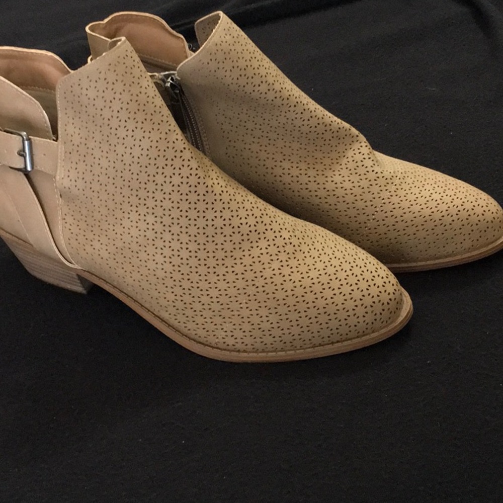 Torrid booties, tan 9.5 wide NWT